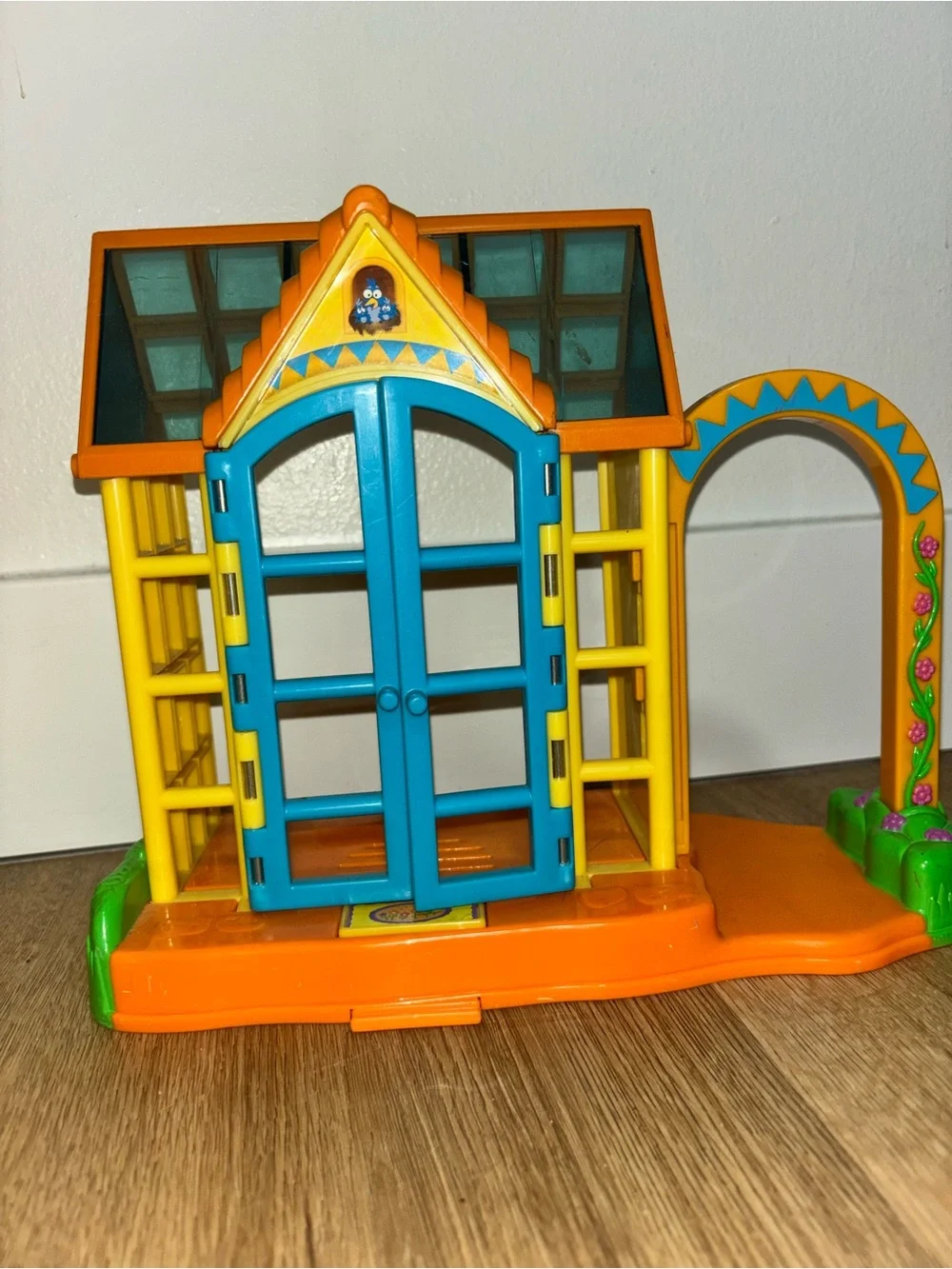 Vintage Mattel 2003 Dora the Explorer pop-up house. Dolls and accessories!